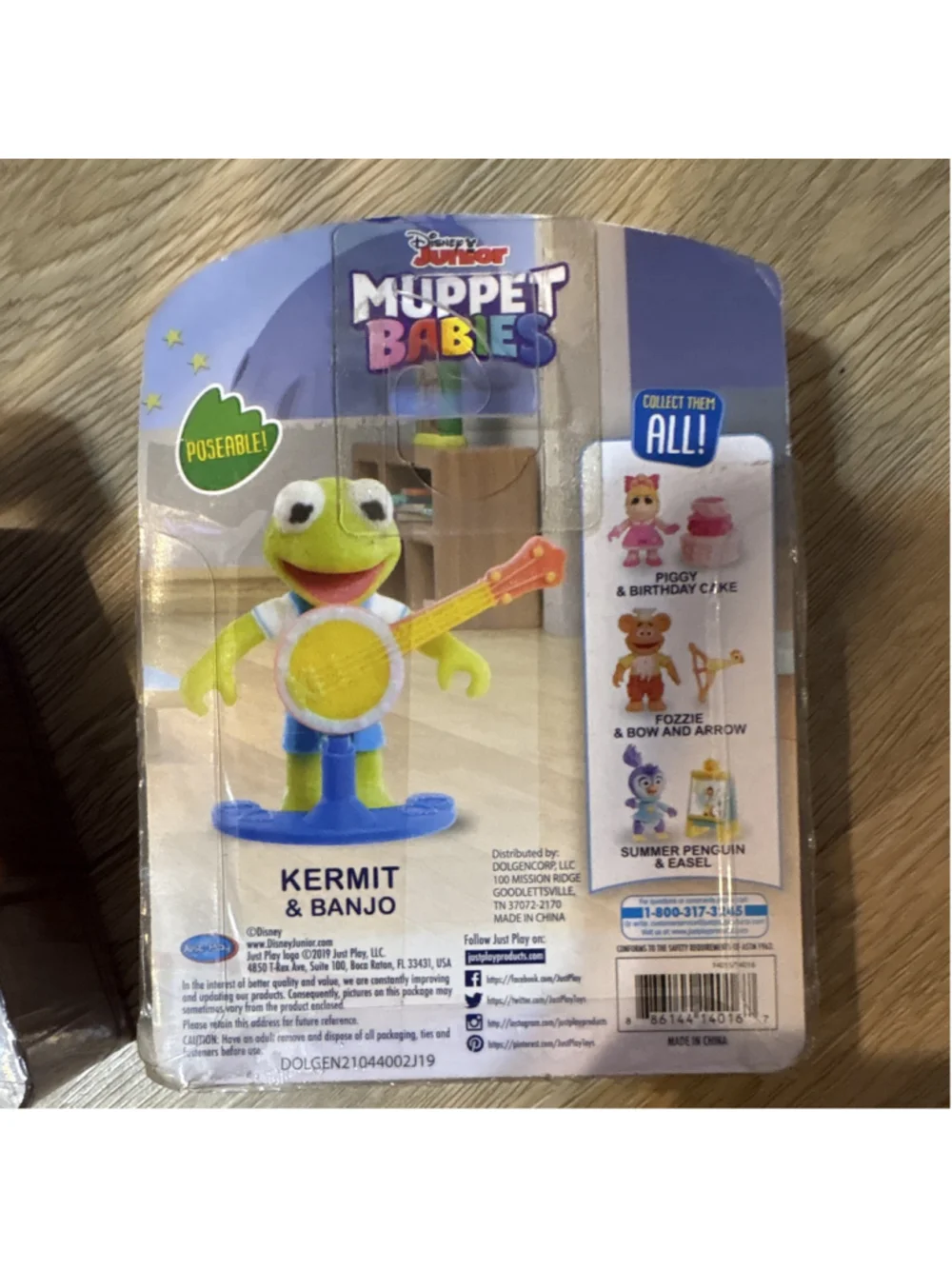 Lot of 4 New toys 4 in 1 wooden puzzle, 2 muppet babies & play pack grab & go